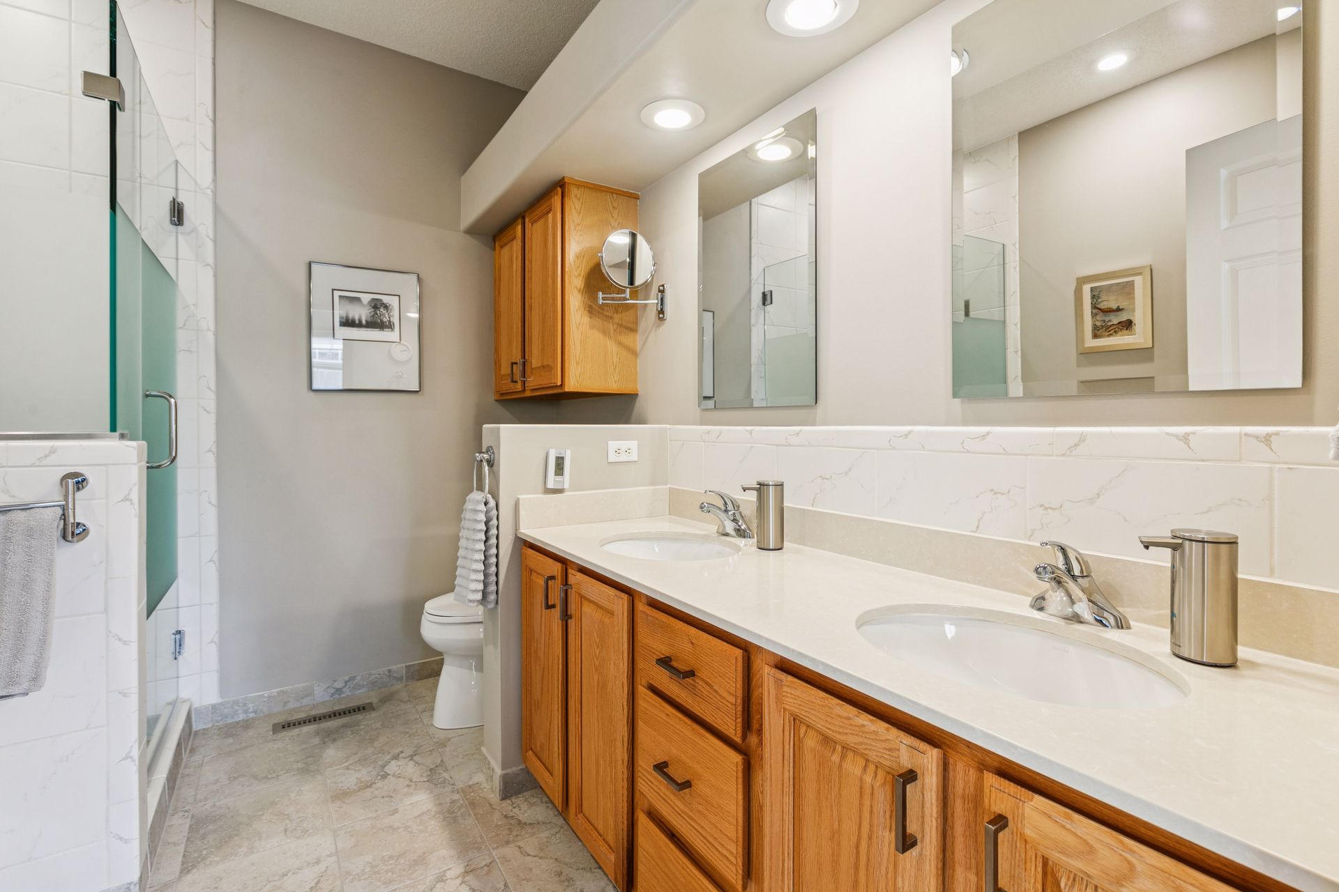 Main bath with double vanity